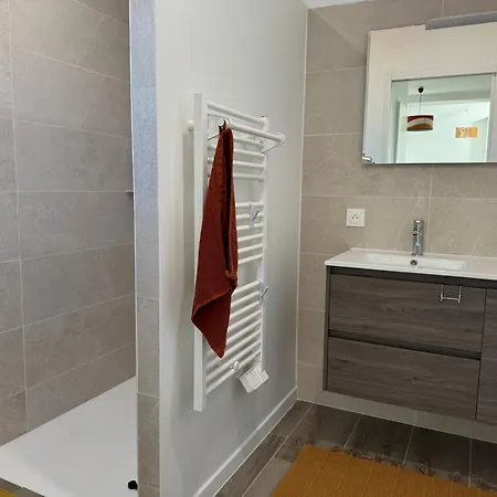 Maison Saint-palais-sur-mer, 5 Pieces, 8 Personnes - Fr-1-539-60 Hotel