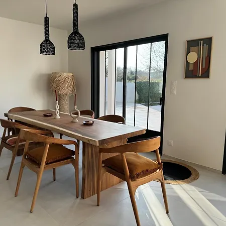 Hotel Maison Saint-palais-sur-mer, 5 Pieces, 8 Personnes - Fr-1-539-60 3*